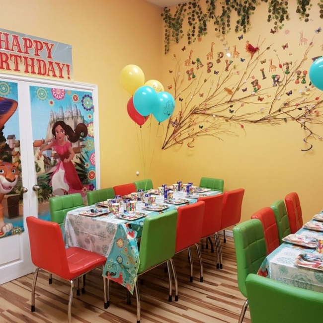 Fun birthday party in Vaughan at Jungle Land indoor playground.